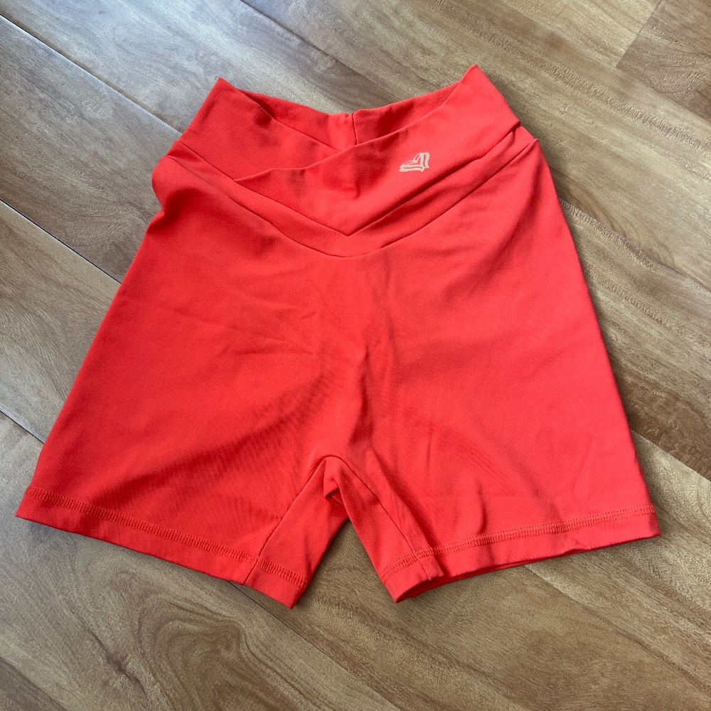 CLS seamless front scrunch shorts